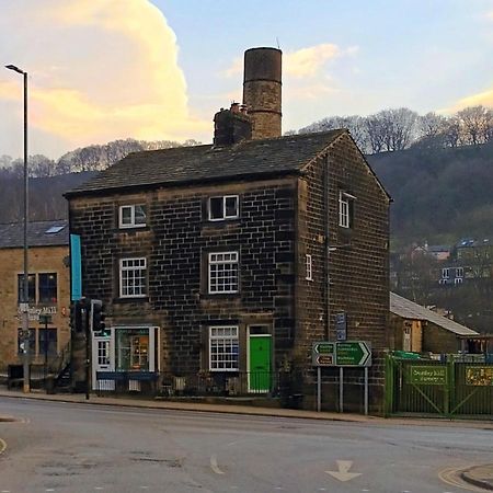 4 Bedroom Period Townhouse In The Heart Of Hebden Hebden Bridge Kültér fotó