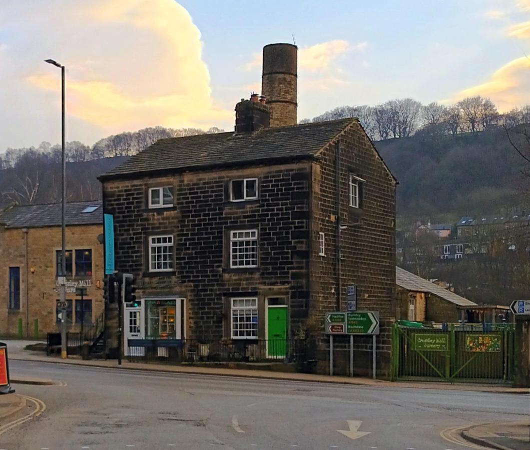 4 Bedroom Period Townhouse In The Heart Of Hebden Hebden Bridge Kültér fotó